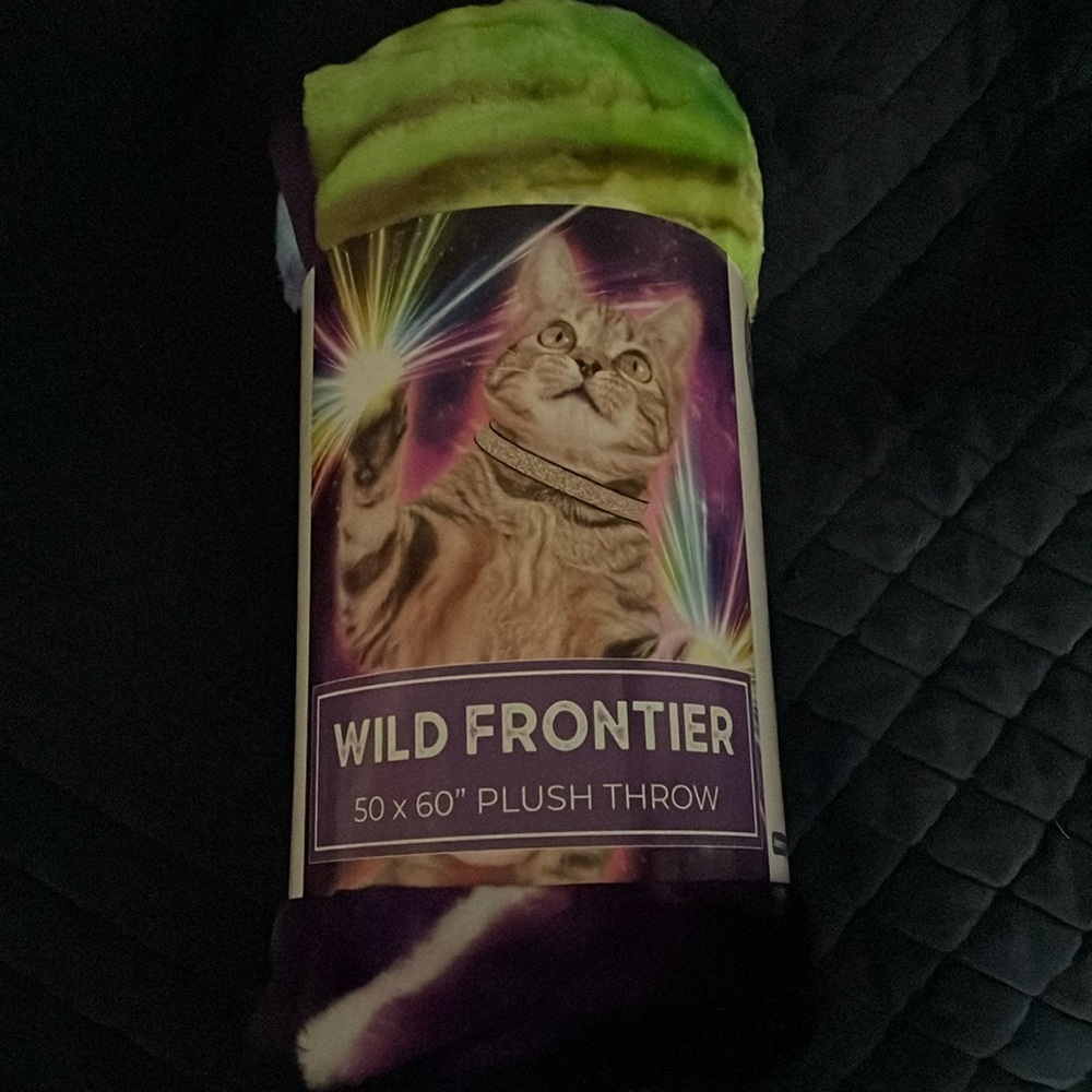 Plush throw blanket